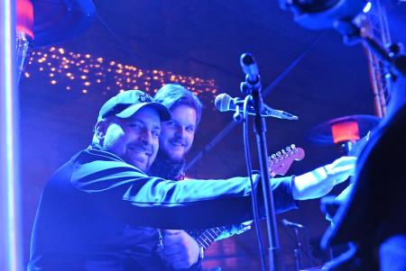 Temperamentna Tanja Žagar je razgrela kamniško publiko za najdaljšo noč v letu in silvestrovanje v centru Pravljičnega Kamnika (44)